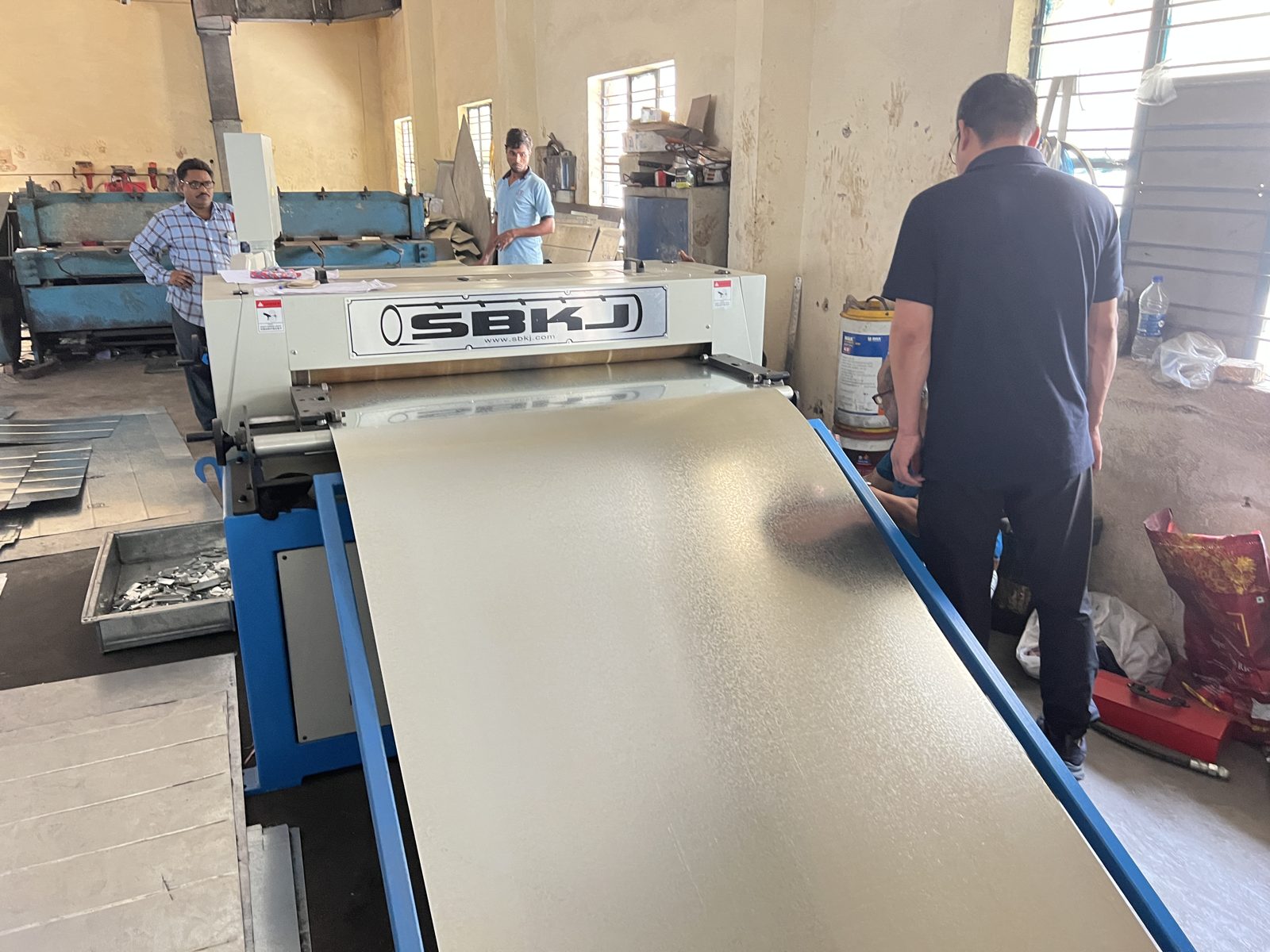 Coil feed and shear of an auto duct line at an Indian duct shop