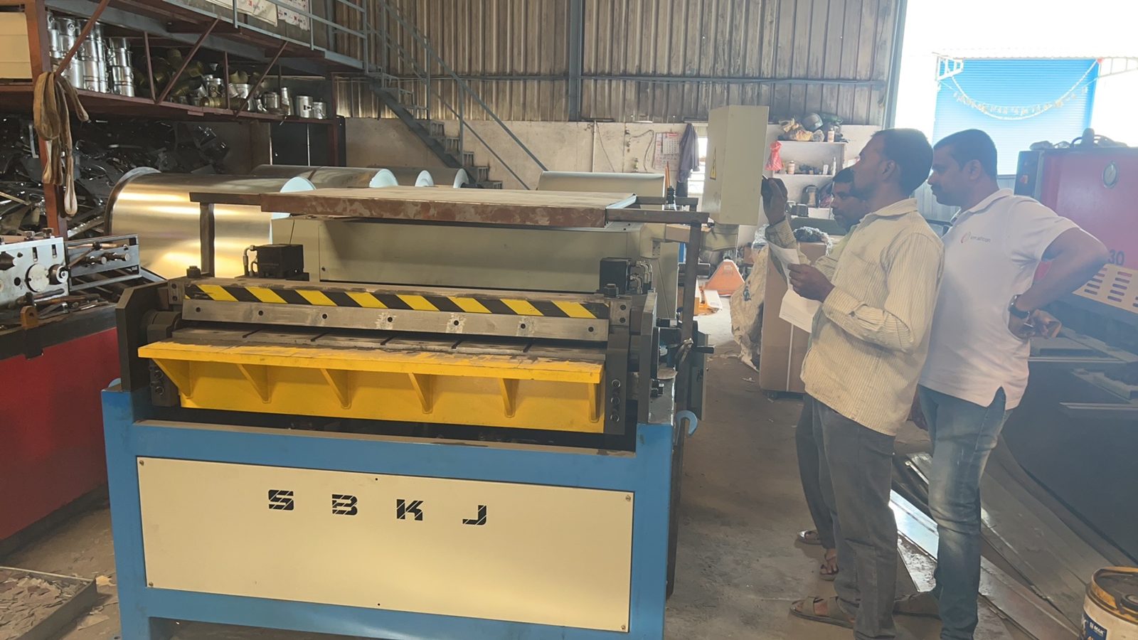 TDF flange forming machine at an Indian duct shop